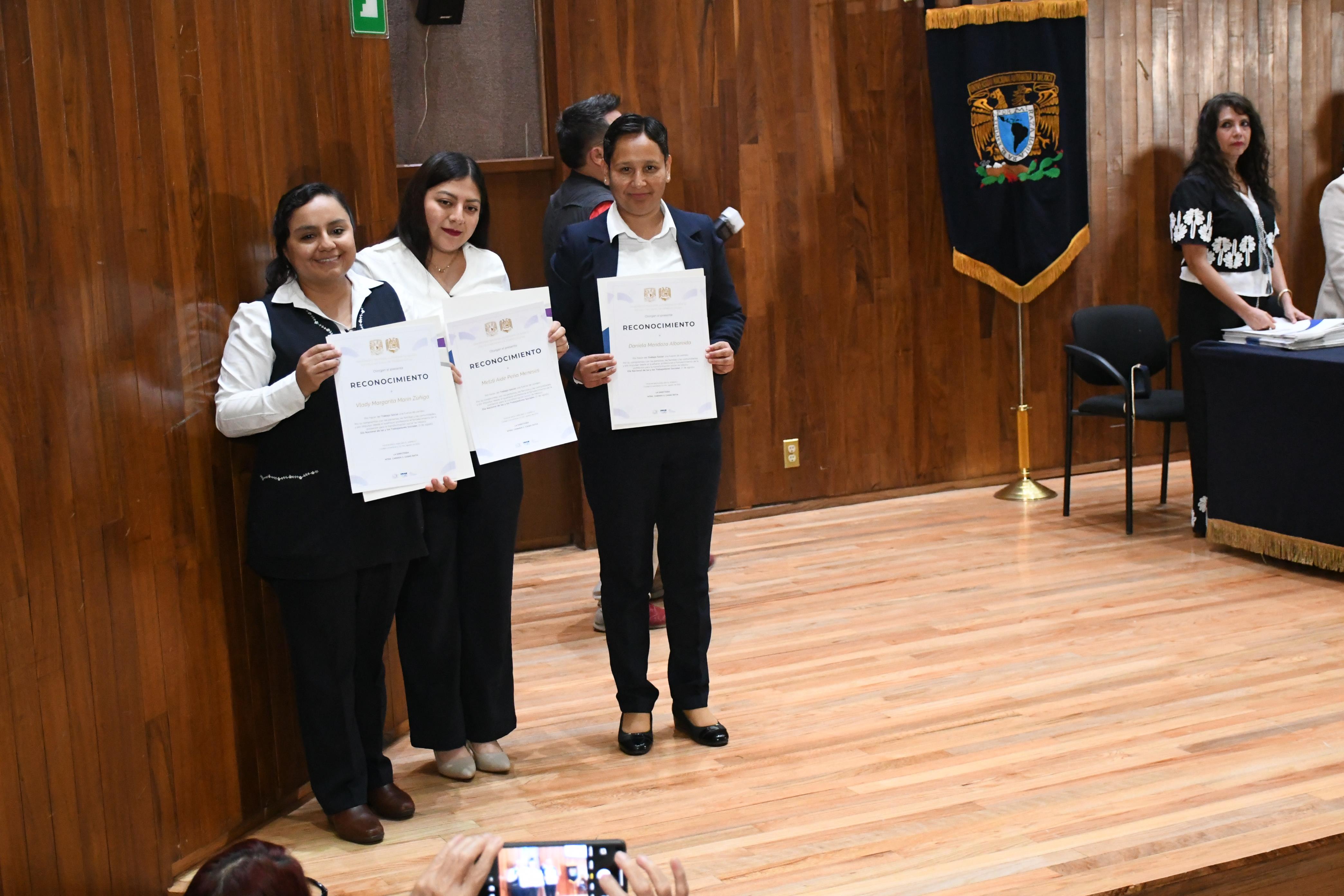  Entrega de Reconocimientos a Trabajadoras Sociales del ISSSTE, en la Escuela de Trabajo Social UNAM